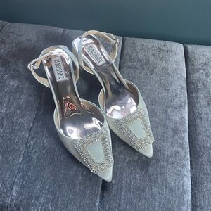 Badgley Mischka ivory satin pumps